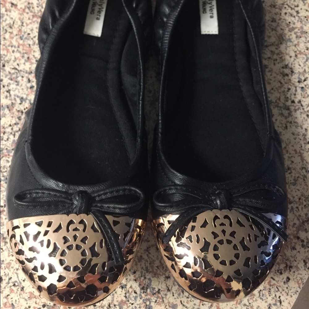 New!! Vera Wang Gold/black Ballet Flats 8M